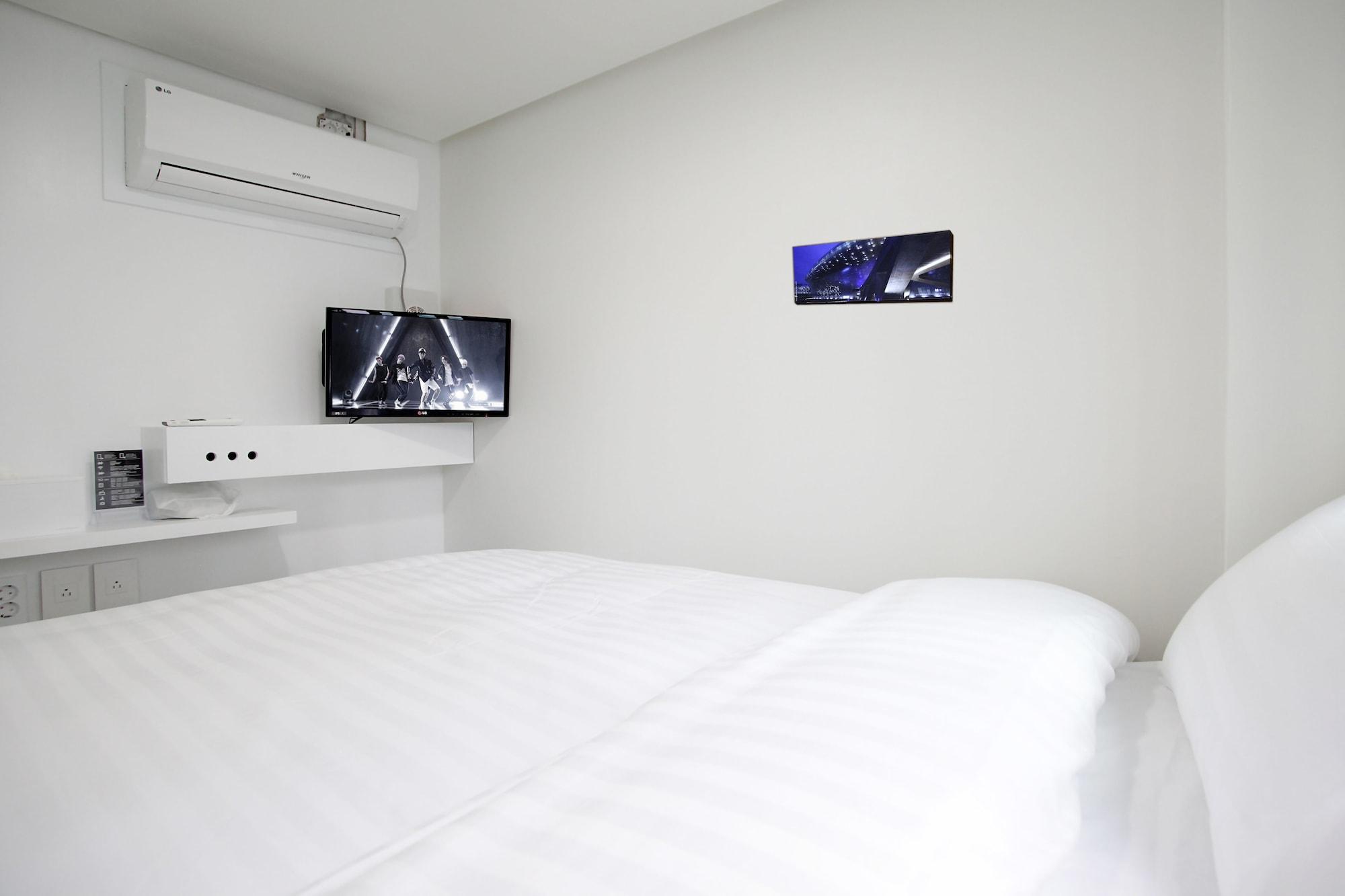 K-Pop Hotel Seoul Tower Bagian luar foto