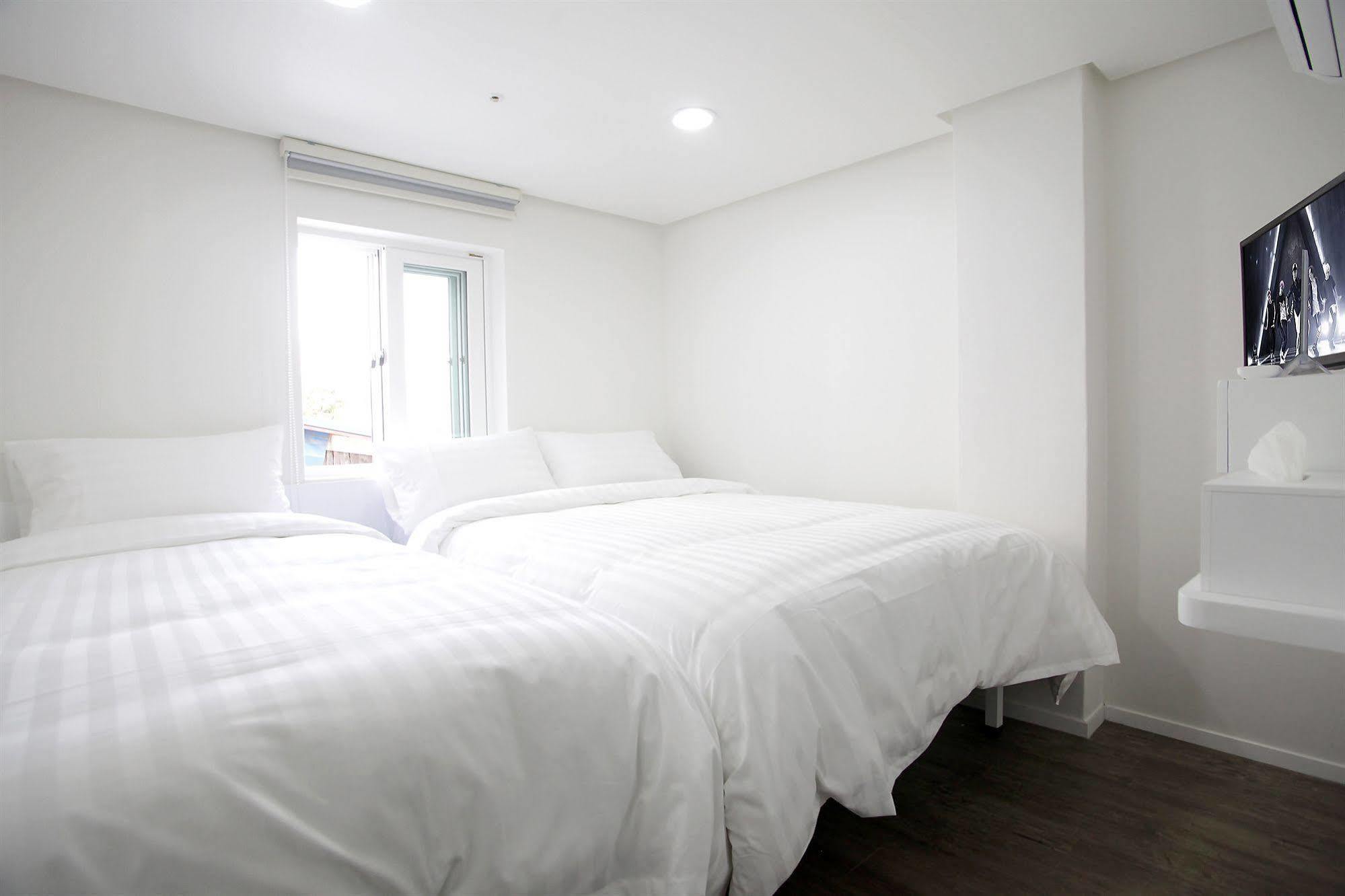 K-Pop Hotel Seoul Tower Bagian luar foto