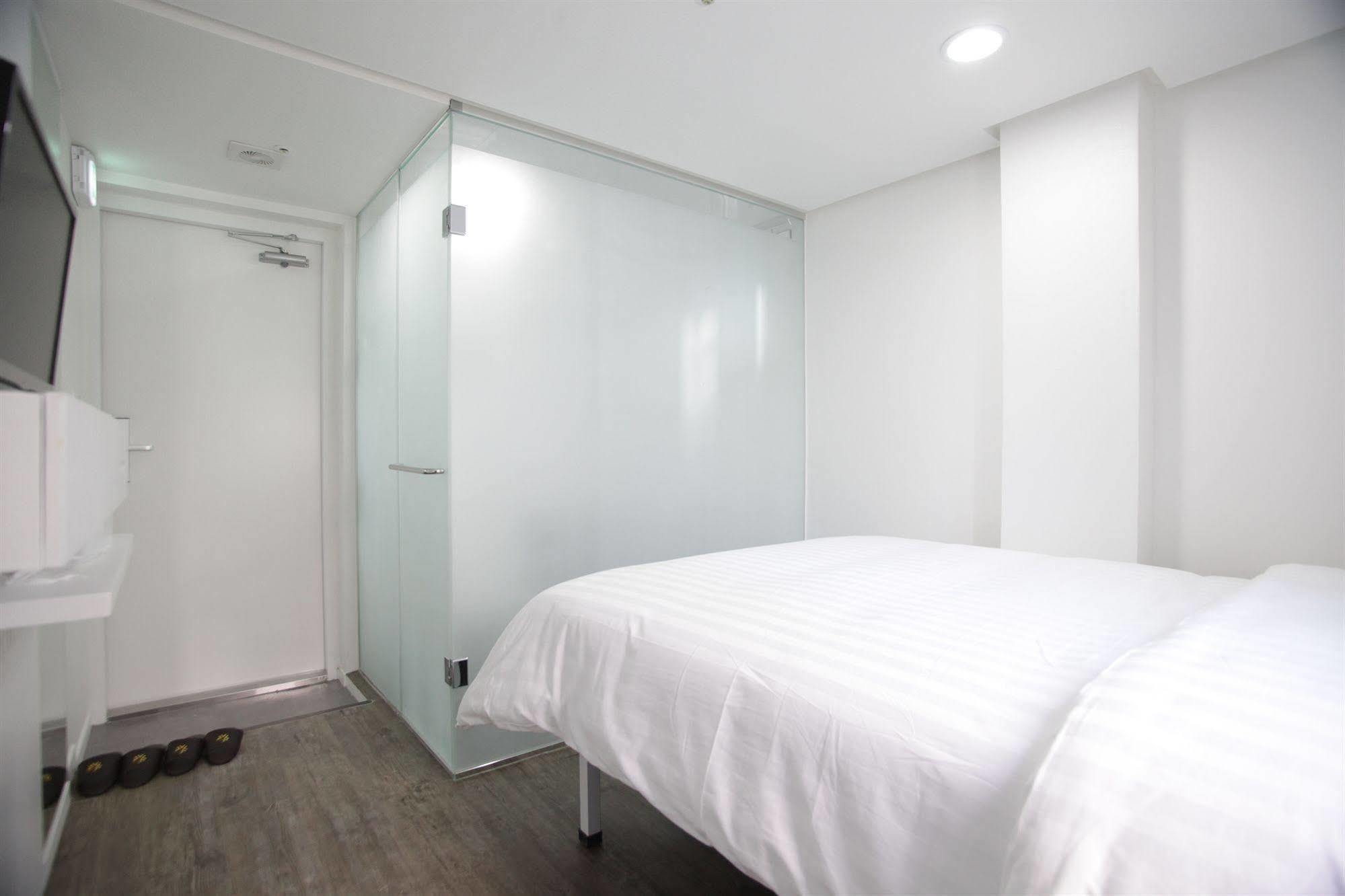 K-Pop Hotel Seoul Tower Bagian luar foto
